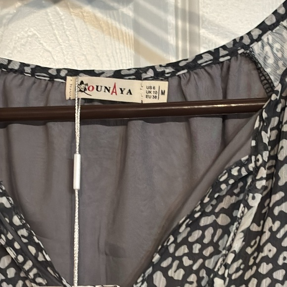 New with tag Ounaya M women blouse flowing sleeves sheer with lining - Picture 2 of 8